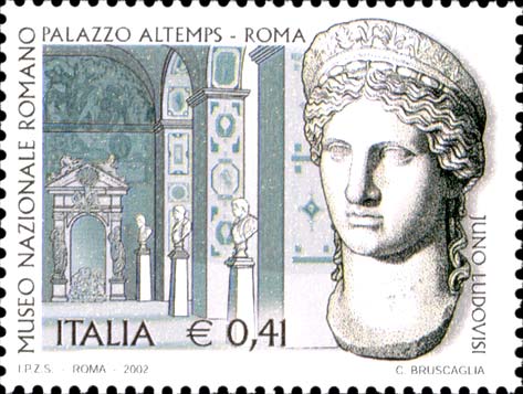 Loggia del palazzo Altemps e scultura Juno Ludovisi, conservata al museo nazionale romano