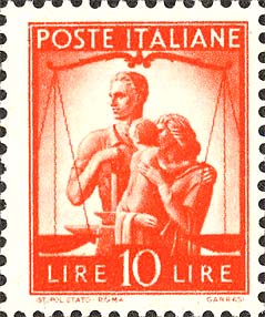 Democratica - Coppia con bambino e bilancia della giustizia