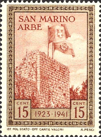Rückgabe der Fahne an die Insel Rab - Fahnen von San Marino und Italen auf dem Gajarda - Turm in Rab
