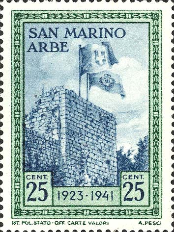 Rückgabe der Fahne an die Insel Rab - Fahnen von San Marino und Italen auf dem Gajarda - Turm in Rab
