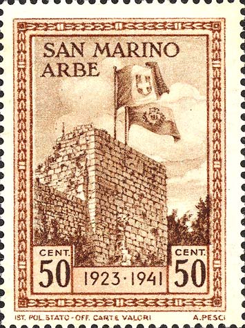Rückgabe der Fahne an die Insel Rab - Fahnen von San Marino und Italen auf dem Gajarda - Turm in Rab
