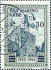 Rückgabe der Fahne an die Insel Rab, Überdruckt - Fahnen von San Marino und Italen auf dem Gajarda - Turm in Rab
