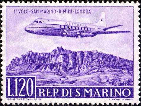 Flug San Marino - Rimini - London - Flugzeug und Berg Titano