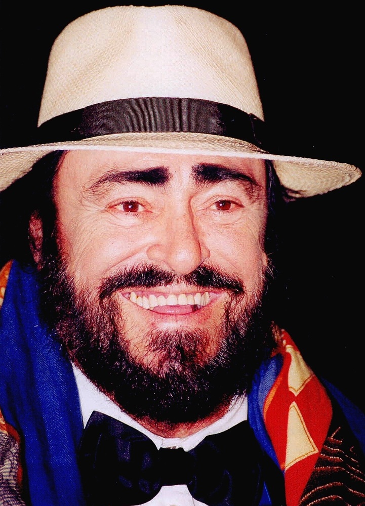 Luciano Pavarotti - https://commons.wikimedia.org/wiki/File:Luciano_Pavarotti_2004.jpg